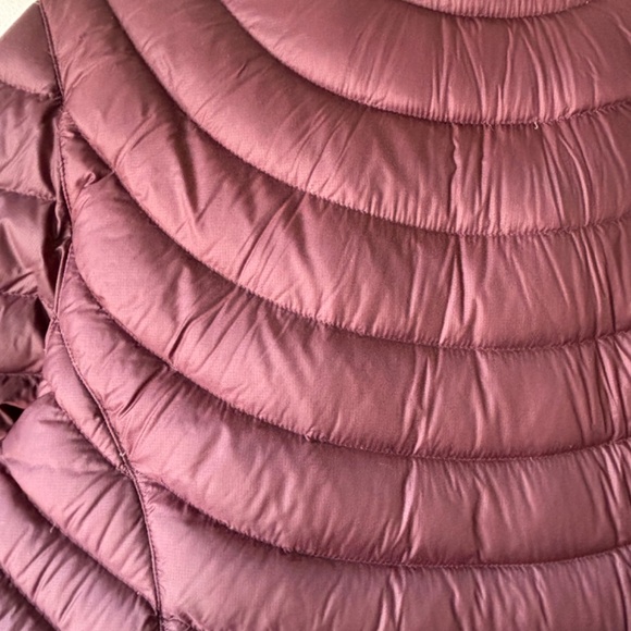 L.L.Bean Down Jacket in Eggplant Medium Petite - Picture 9 of 9